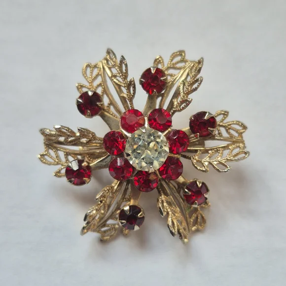 Vintage Red Rhinestone Floral Brooch Gold Tone Leaf Spray - Picture 1 of 3
